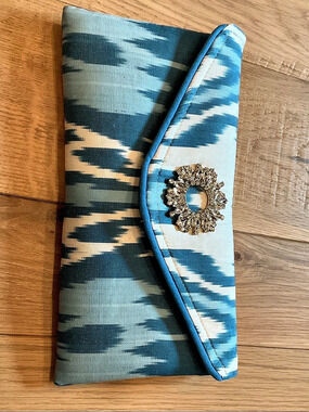 Abstract Clutch in Blue & Teal Like New